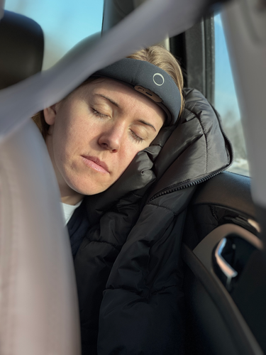 Holiday Sleep Sabotage: Outsmarting Time Zones, Unfamiliar Beds, and (Dare we Say it?) the Stress of Family Gatherings